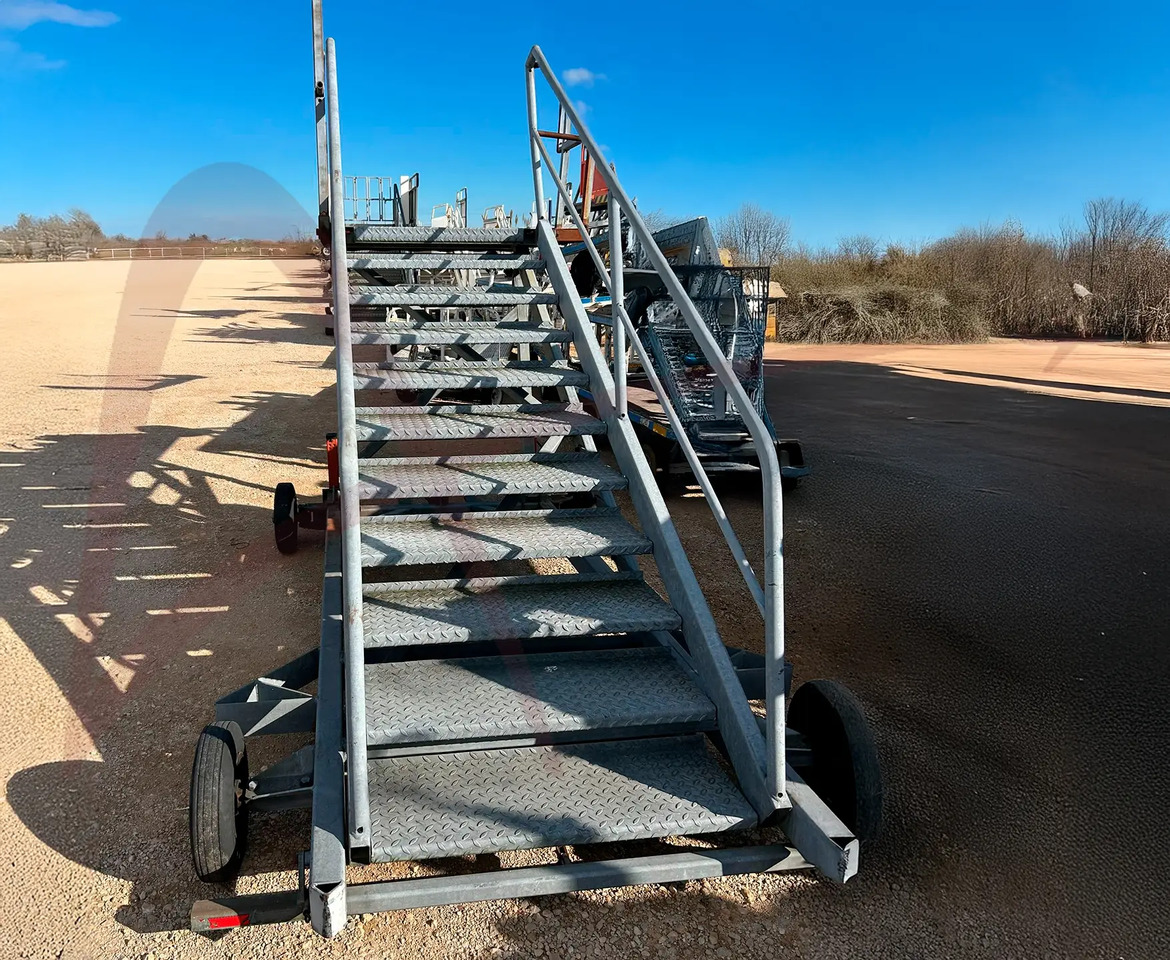 TCG CS-11 - Escalera de pasajeros: foto 1 TCG CS-11 - Escalera de pasajeros: foto 1