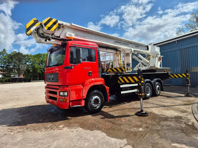 Bronto skylift 28-2T1 28 m hi lift hoogwerker MAN TGA 26. - Camión con plataforma elevadora: foto 3 Bronto skylift 28-2T1 28 m hi lift hoogwerker MAN TGA 26. - Camión con plataforma elevadora: foto 3