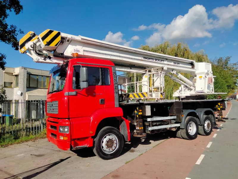 Bronto skylift 28-2T1 28 m hi lift hoogwerker MAN TGA 26. - Camión con plataforma elevadora: foto 1 Bronto skylift 28-2T1 28 m hi lift hoogwerker MAN TGA 26. - Camión con plataforma elevadora: foto 1