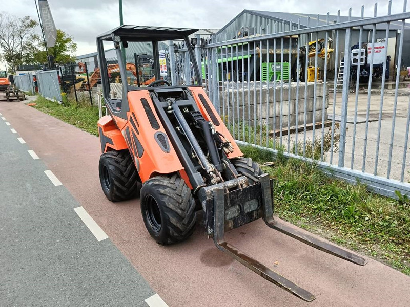 Cast 33 TLS minishovel mini loader giant avant 1400kg - Minicargadora de cadenas: foto 3 Cast 33 TLS minishovel mini loader giant avant 1400kg - Minicargadora de cadenas: foto 3