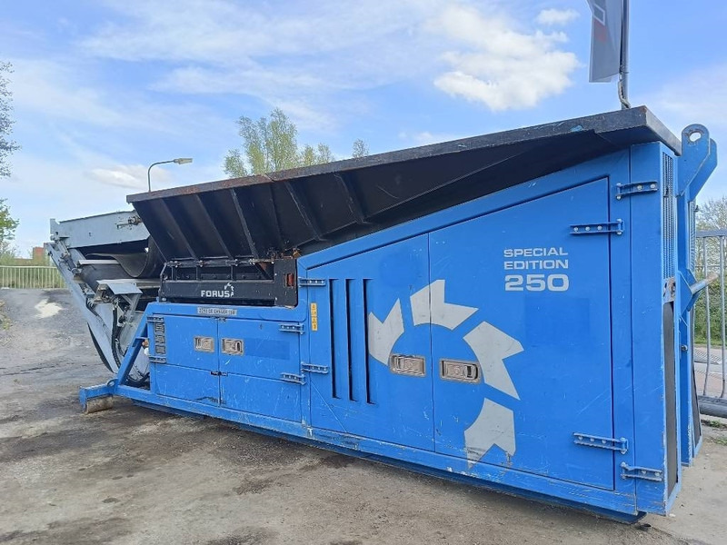 Forus eggersmann SE250 shredder wood waste 2017 1392 uur - Machacadora: foto 1 Forus eggersmann SE250 shredder wood waste 2017 1392 uur - Machacadora: foto 1