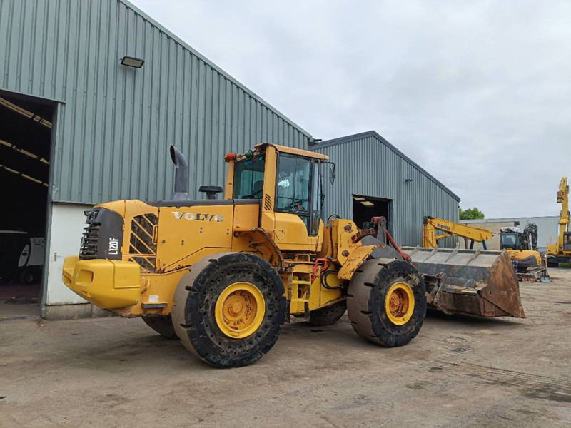 Volvo L 120 F Loader shovel wiellader - Cargadora de ruedas: foto 1 Volvo L 120 F Loader shovel wiellader - Cargadora de ruedas: foto 1