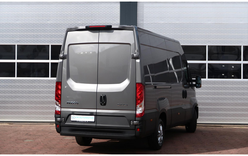 Iveco Daily 35S18HV 3.0 L2H2 BPM VRIJ/ AUT/ LED/ CAMERA/ NAVI/ CLIMA - Furgón: foto 4 Iveco Daily 35S18HV 3.0 L2H2 BPM VRIJ/ AUT/ LED/ CAMERA/ NAVI/ CLIMA - Furgón: foto 4