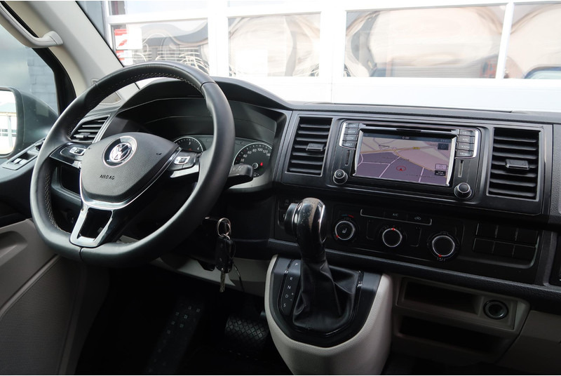 Volkswagen Transporter 2.0 TDI L2H1 Highline AUT/ NAVI/ CAMERA/ CRUISE/ AIRCO/ LEDER/ TREKHAAK - Furgoneta pequeña: foto 5 Volkswagen Transporter 2.0 TDI L2H1 Highline AUT/ NAVI/ CAMERA/ CRUISE/ AIRCO/ LEDER/ TREKHAAK - Furgoneta pequeña: foto 5