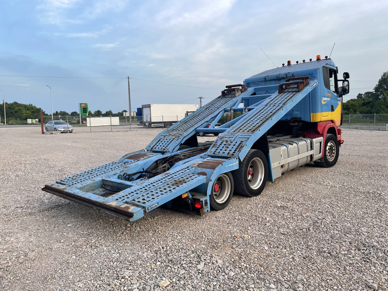 Camión portavehículos para transporte de equipos pesados SCANIA 164 480 V8 GS MEPPEL: foto 8