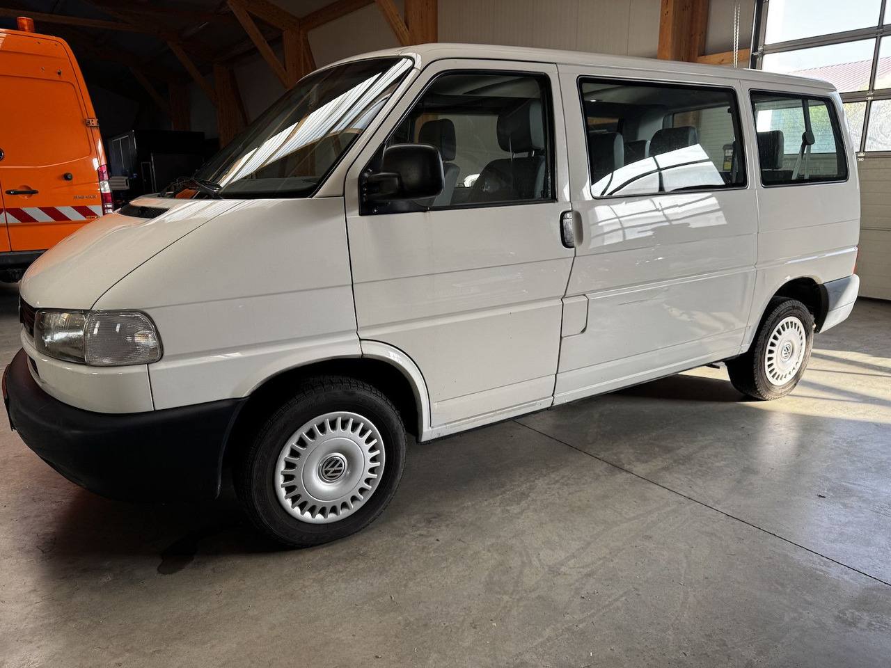 Volkswagen T4 Caravelle 2.5 TDI Syncro Sperre 1. Hand! - Coche familiar: foto 2 Volkswagen T4 Caravelle 2.5 TDI Syncro Sperre 1. Hand! - Coche familiar: foto 2