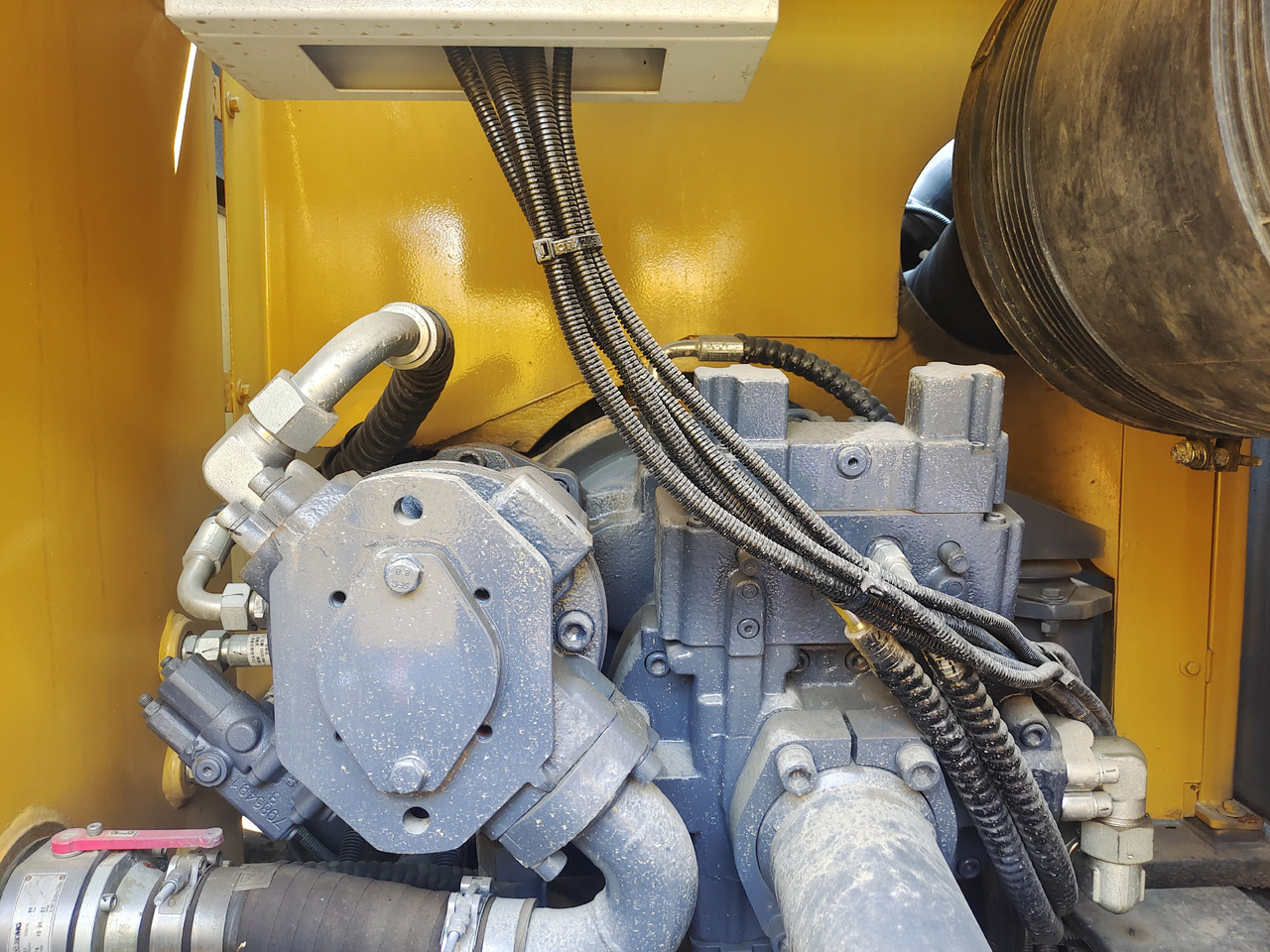XCMG Construction Machinery XR320D Used Drill Machine 90m Depth Rotary Drilling Rig with Hammer - Perforadora: foto 5 XCMG Construction Machinery XR320D Used Drill Machine 90m Depth Rotary Drilling Rig with Hammer - Perforadora: foto 5