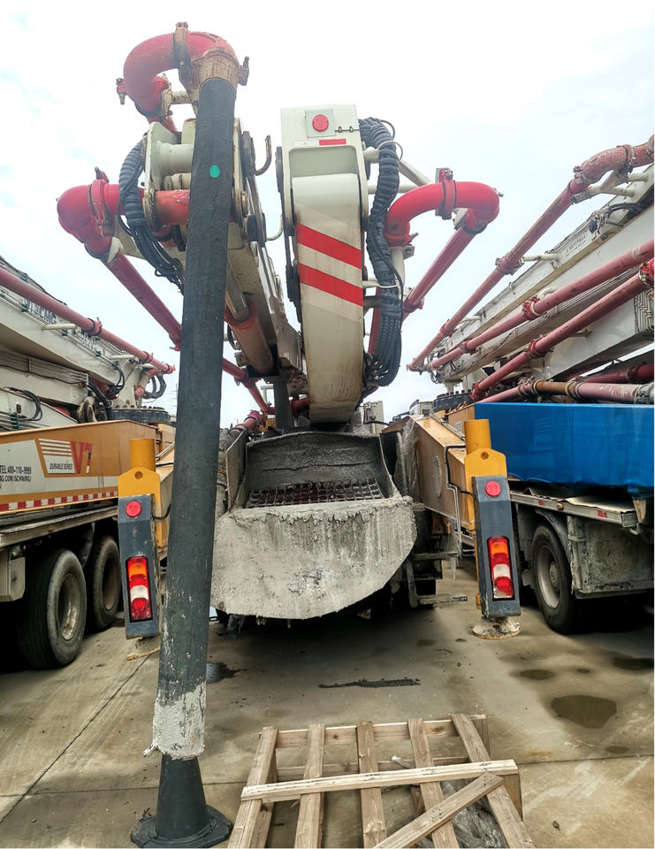 XCMG Official HB52V Used Mobile Concrete Pump 52m Truck Mounted Concrete Pump Price - Camión bomba de hormigón: foto 5 XCMG Official HB52V Used Mobile Concrete Pump 52m Truck Mounted Concrete Pump Price - Camión bomba de hormigón: foto 5