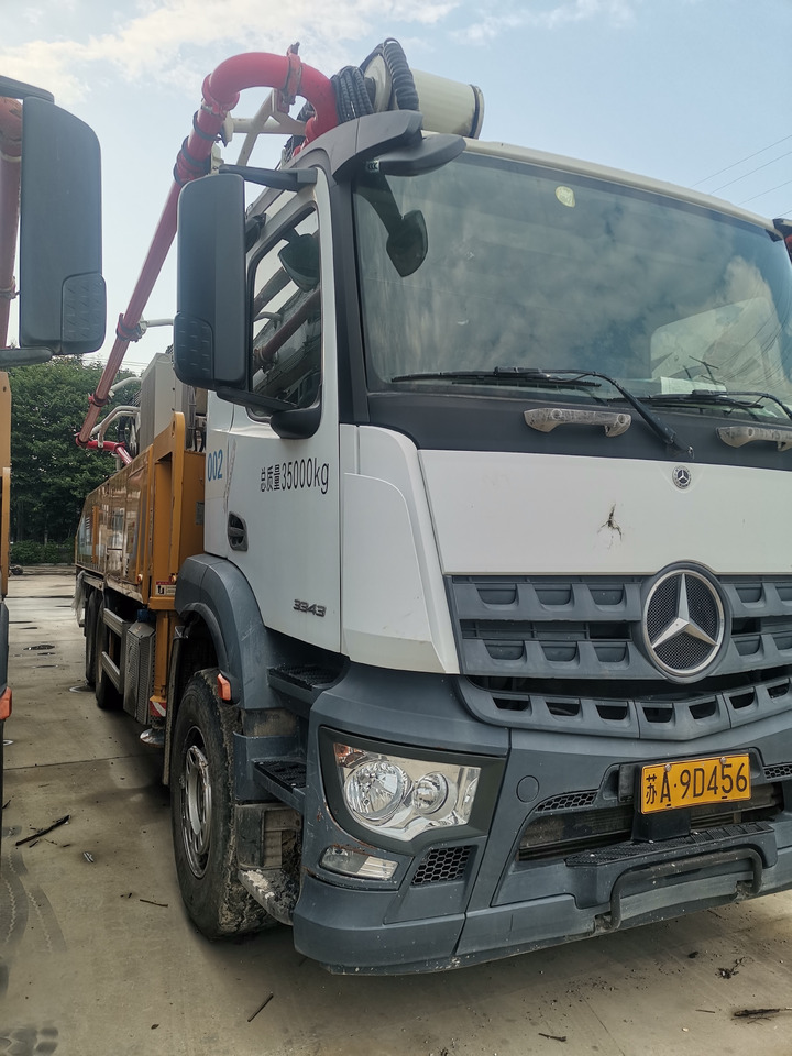 XCMG Official HB52V Used Mobile Concrete Pump 52m Truck Mounted Concrete Pump Price - Camión bomba de hormigón: foto 2 XCMG Official HB52V Used Mobile Concrete Pump 52m Truck Mounted Concrete Pump Price - Camión bomba de hormigón: foto 2