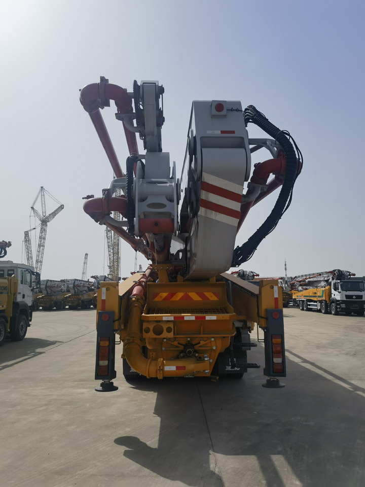 XCMG Official Second Hand 62m Concrete Boom Pump HB62V Truck Mounted Concrete Pump For Sale - Camión bomba de hormigón: foto 5 XCMG Official Second Hand 62m Concrete Boom Pump HB62V Truck Mounted Concrete Pump For Sale - Camión bomba de hormigón: foto 5