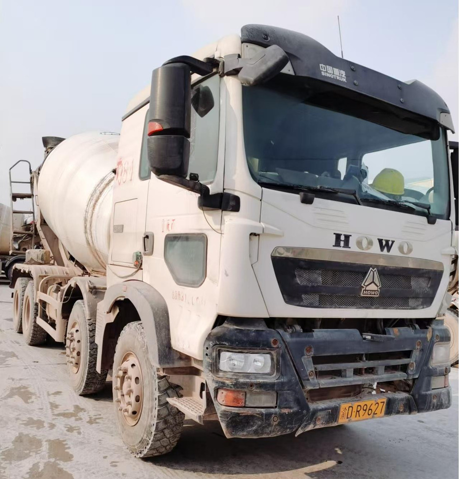 XCMG Official Second Hand G4804B HOWO Concrete Mixer Truck 12 Cubic Hydraulic Concrete Mixer Price List - Camión hormigonera: foto 2 XCMG Official Second Hand G4804B HOWO Concrete Mixer Truck 12 Cubic Hydraulic Concrete Mixer Price List - Camión hormigonera: foto 2