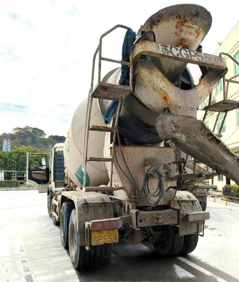 XCMG Official Used Concrete Mixer Truck HOWO G4802D 12m³ Cement Mixer Truck Price - Camión hormigonera: foto 4 XCMG Official Used Concrete Mixer Truck HOWO G4802D 12m³ Cement Mixer Truck Price - Camión hormigonera: foto 4