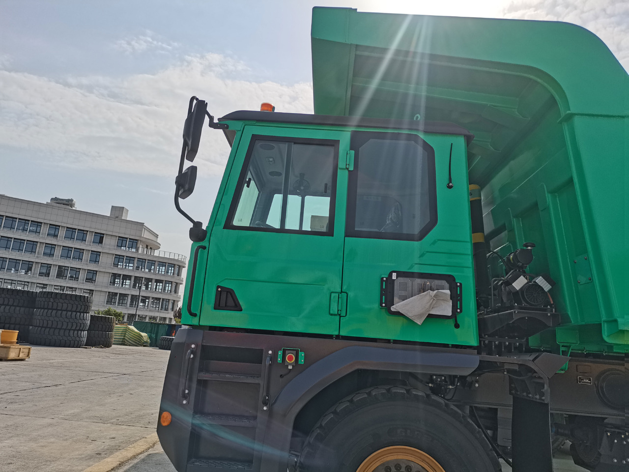XCMG Official Used Dump Trucks 6x4 XDR80TE 72 Ton China Tipper Trucks For Sale - Dúmper: foto 4 XCMG Official Used Dump Trucks 6x4 XDR80TE 72 Ton China Tipper Trucks For Sale - Dúmper: foto 4
