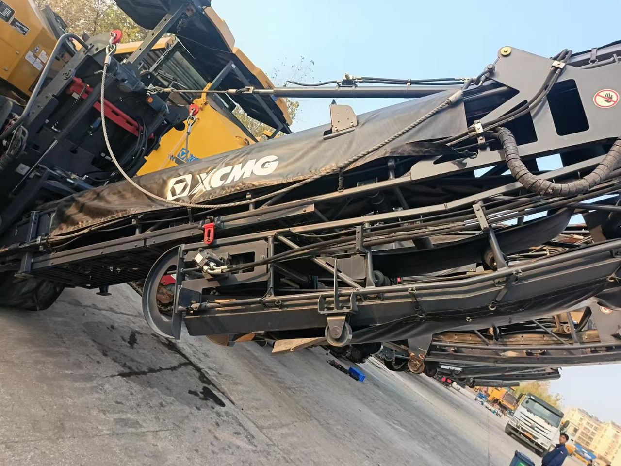XCMG Official Used Road Asphalt Milling Machine XM1005K Asphalt Cold Planer Machine Price For Sale - Fresadora en frío: foto 4 XCMG Official Used Road Asphalt Milling Machine XM1005K Asphalt Cold Planer Machine Price For Sale - Fresadora en frío: foto 4