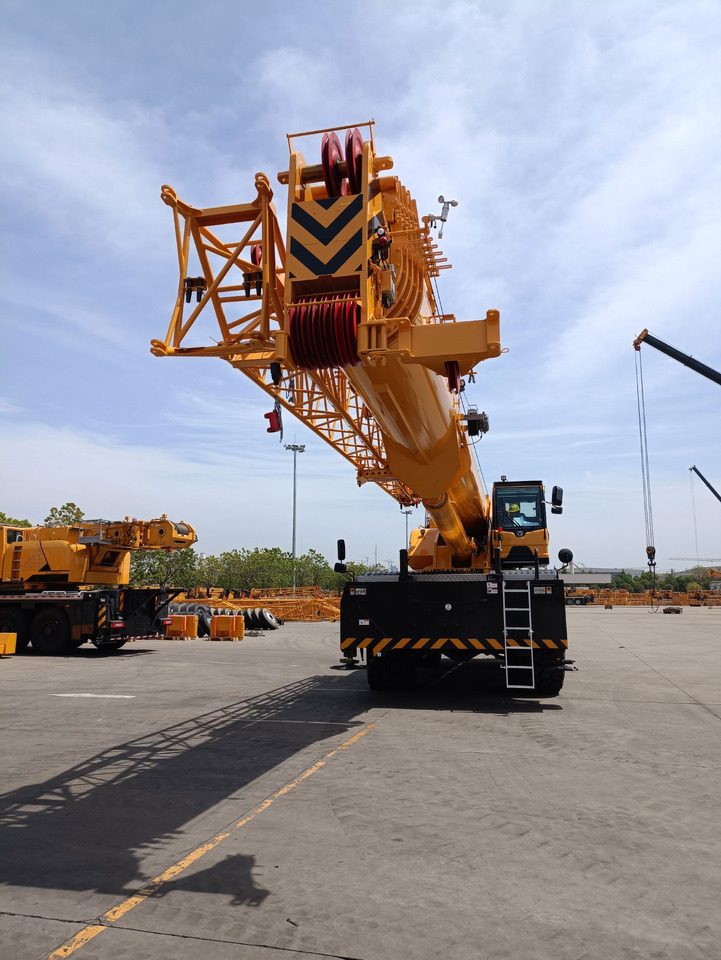 XCMG Official XCR150 Used Rough Terrain Mobile Crane 150 Ton Truck Crane Price - Grúa para terrenos difíciles: foto 5 XCMG Official XCR150 Used Rough Terrain Mobile Crane 150 Ton Truck Crane Price - Grúa para terrenos difíciles: foto 5