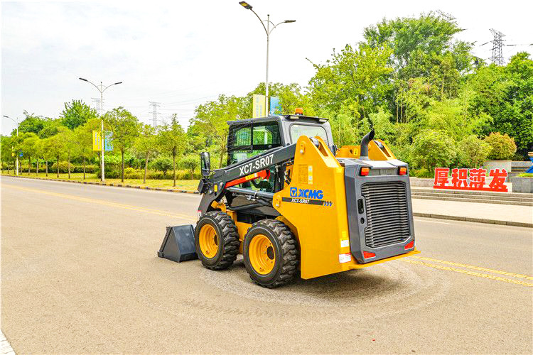Leasing para XCMG XC7-SR07 compact steer skid wheel loader for sale XCMG XC7-SR07 compact steer skid wheel loader for sale: foto 6 Leasing para XCMG XC7-SR07 compact steer skid wheel loader for sale XCMG XC7-SR07 compact steer skid wheel loader for sale: foto 6
