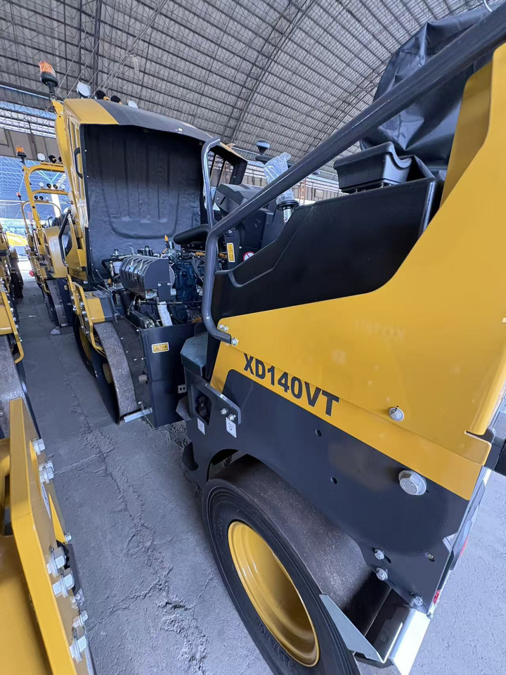Mini compactadora XCMG XD140VT 4ton small Light Diesel Vibratory Road Roller: foto 11