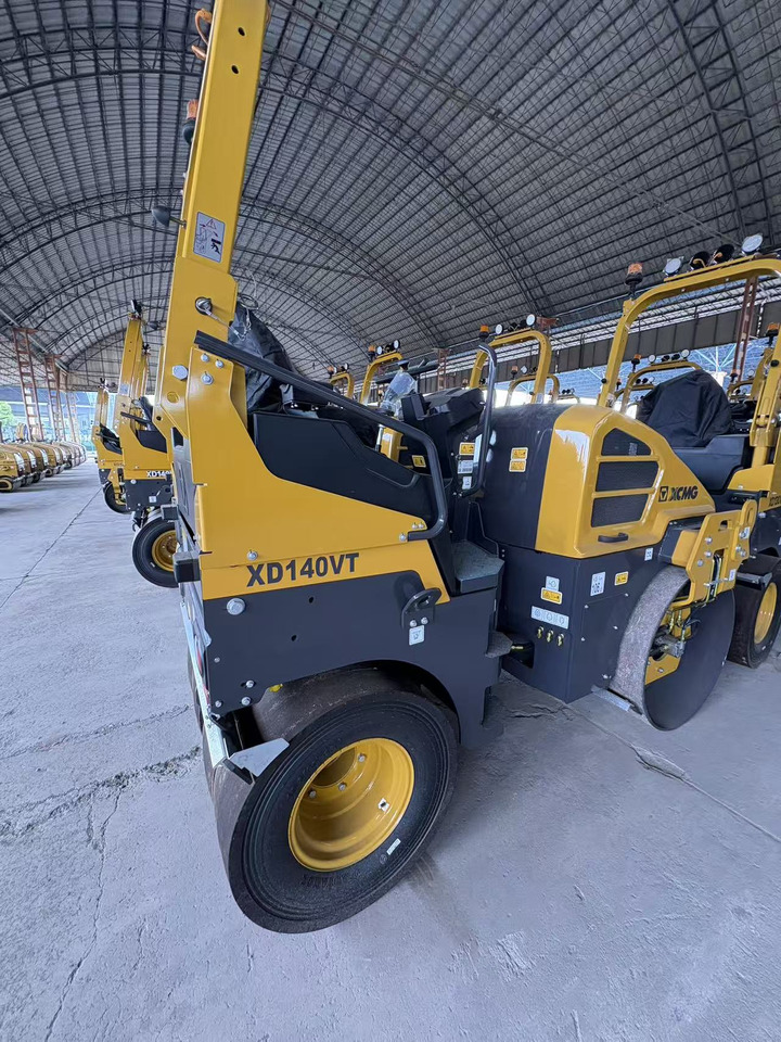 Mini compactadora XCMG XD140VT 4ton small Light Diesel Vibratory Road Roller: foto 6