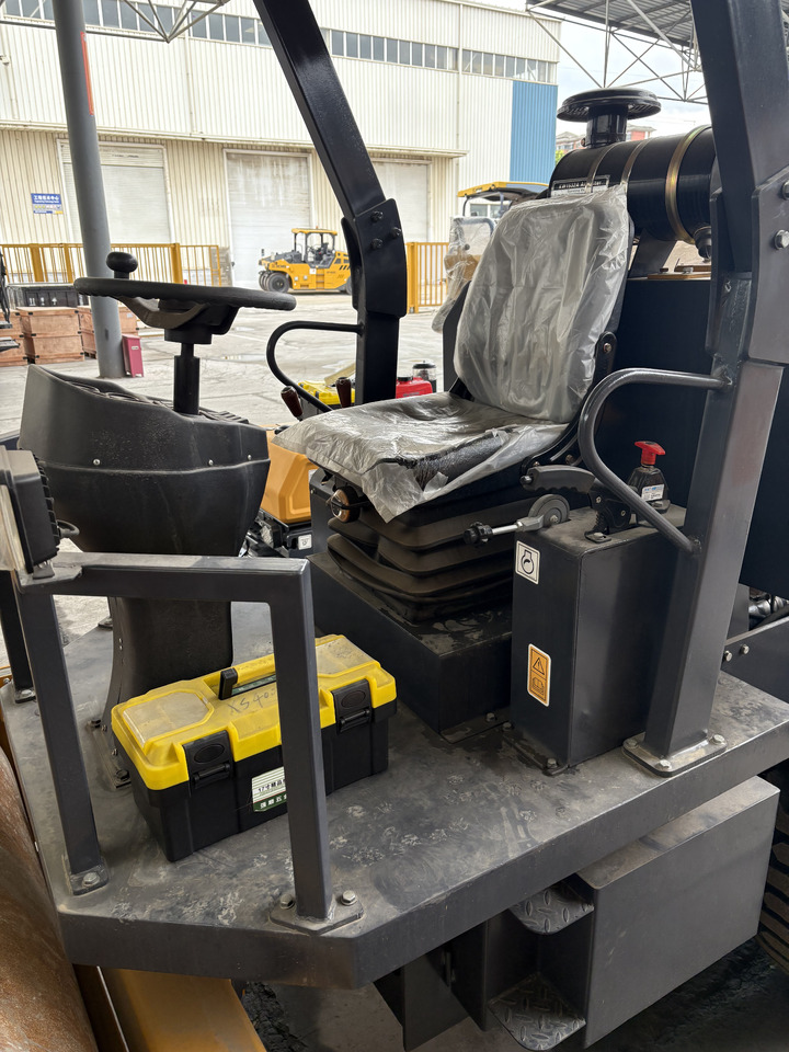 XCMG XS400J 4ton Mechancial Single Drum Vibratory Road Roller Price - Apisonadora de asfalto: foto 5 XCMG XS400J 4ton Mechancial Single Drum Vibratory Road Roller Price - Apisonadora de asfalto: foto 5