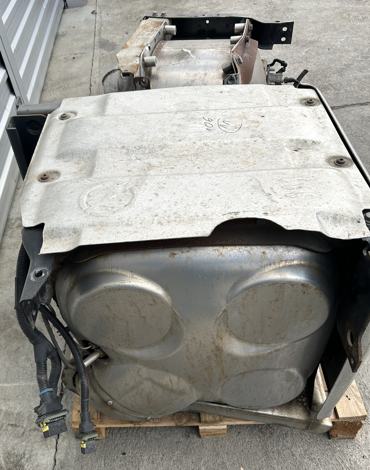 DAF CATALYTIC CONVERTER FOR DAF XF 106 BDF - Convertidor catalítico: foto 2 DAF CATALYTIC CONVERTER FOR DAF XF 106 BDF - Convertidor catalítico: foto 2