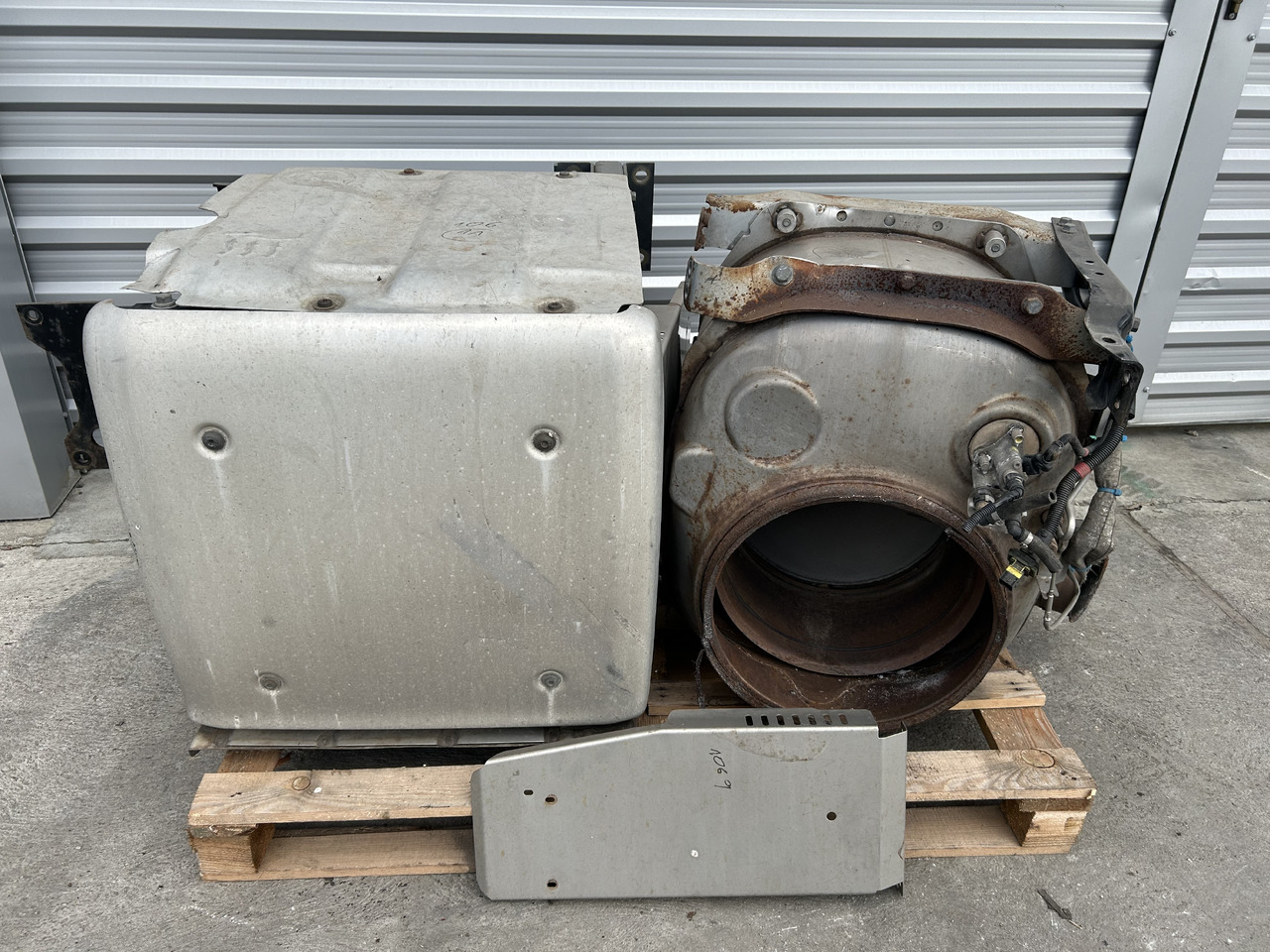 DAF CATALYTIC CONVERTER FOR DAF XF 106 BDF - Convertidor catalítico: foto 1 DAF CATALYTIC CONVERTER FOR DAF XF 106 BDF - Convertidor catalítico: foto 1