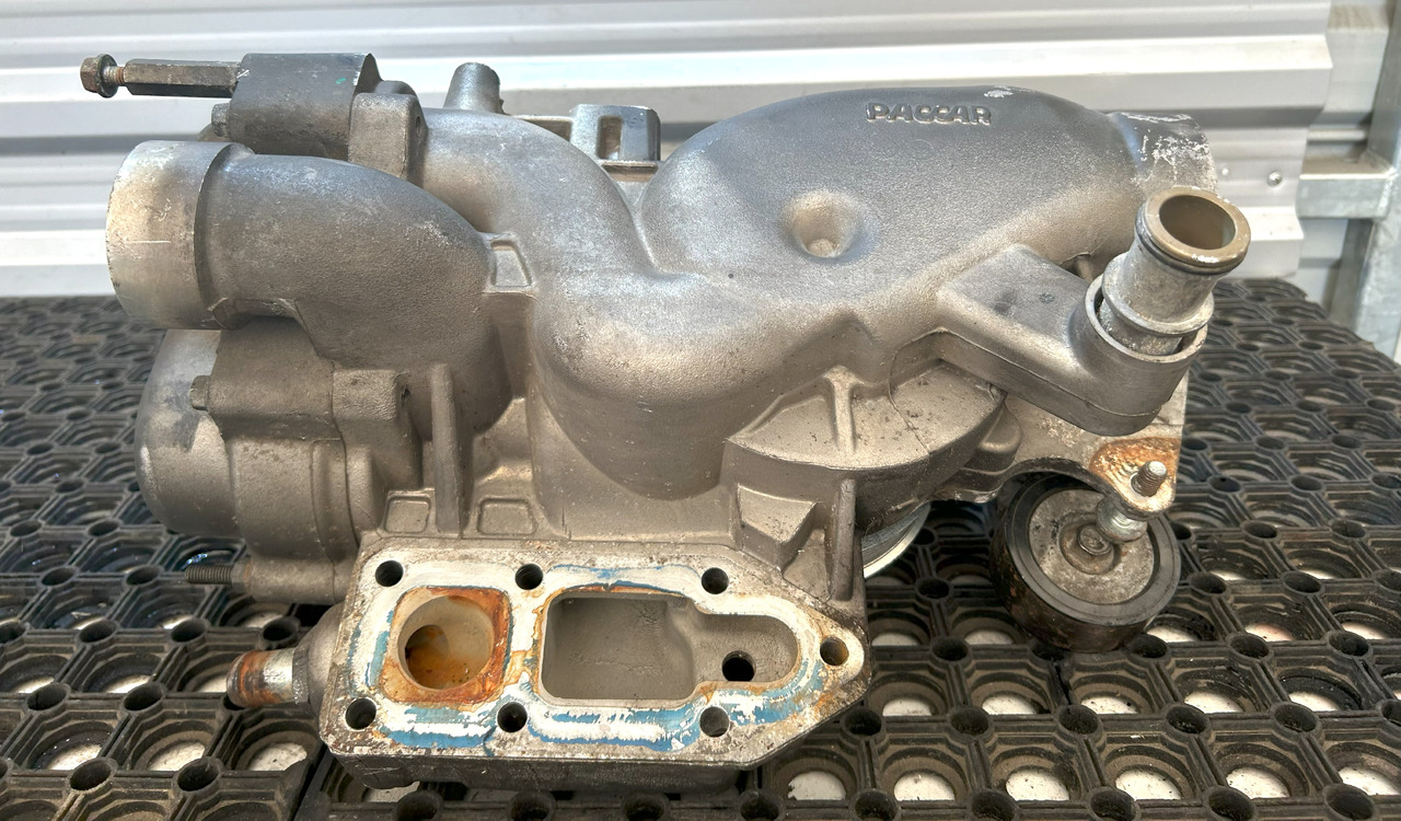 DAF COOLANT PUMP DAF XF 106 - Bomba de refrigerante: foto 5 DAF COOLANT PUMP DAF XF 106 - Bomba de refrigerante: foto 5