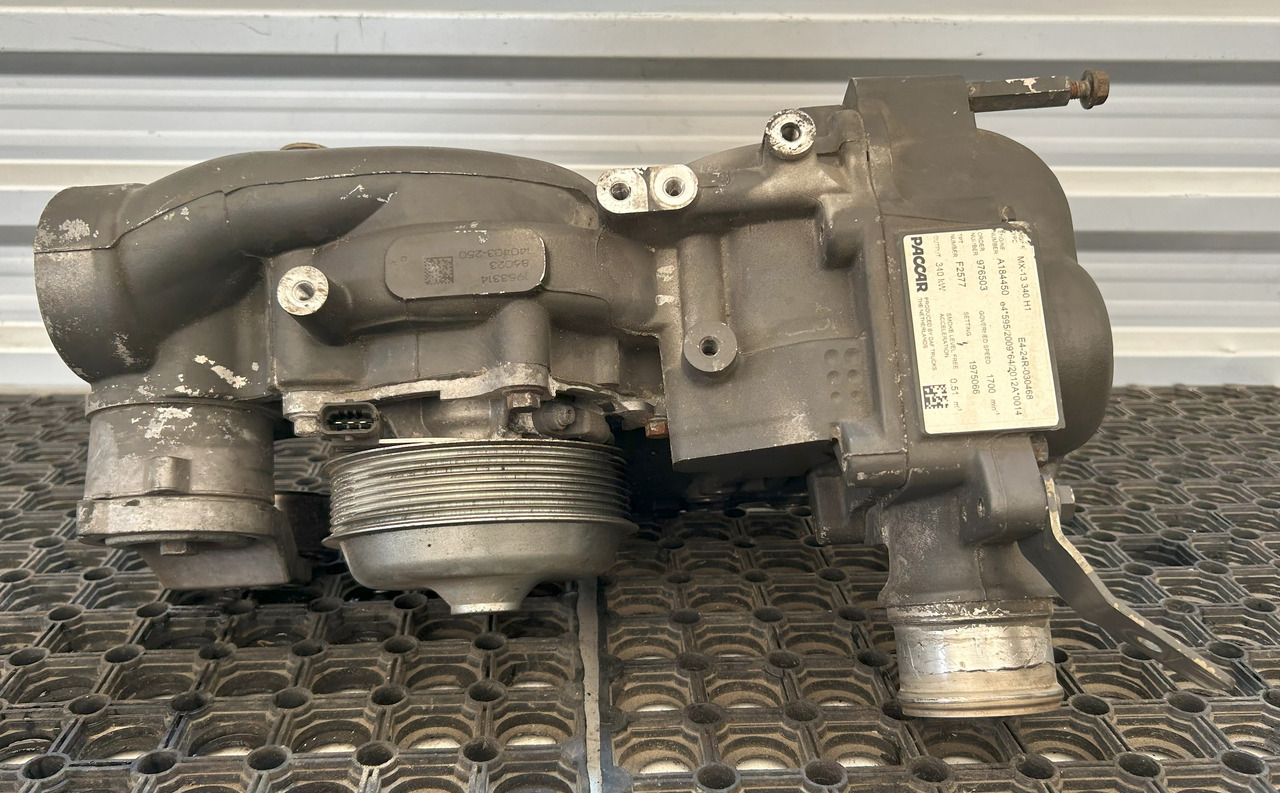 DAF COOLANT PUMP DAF XF 106 - Bomba de refrigerante: foto 1 DAF COOLANT PUMP DAF XF 106 - Bomba de refrigerante: foto 1