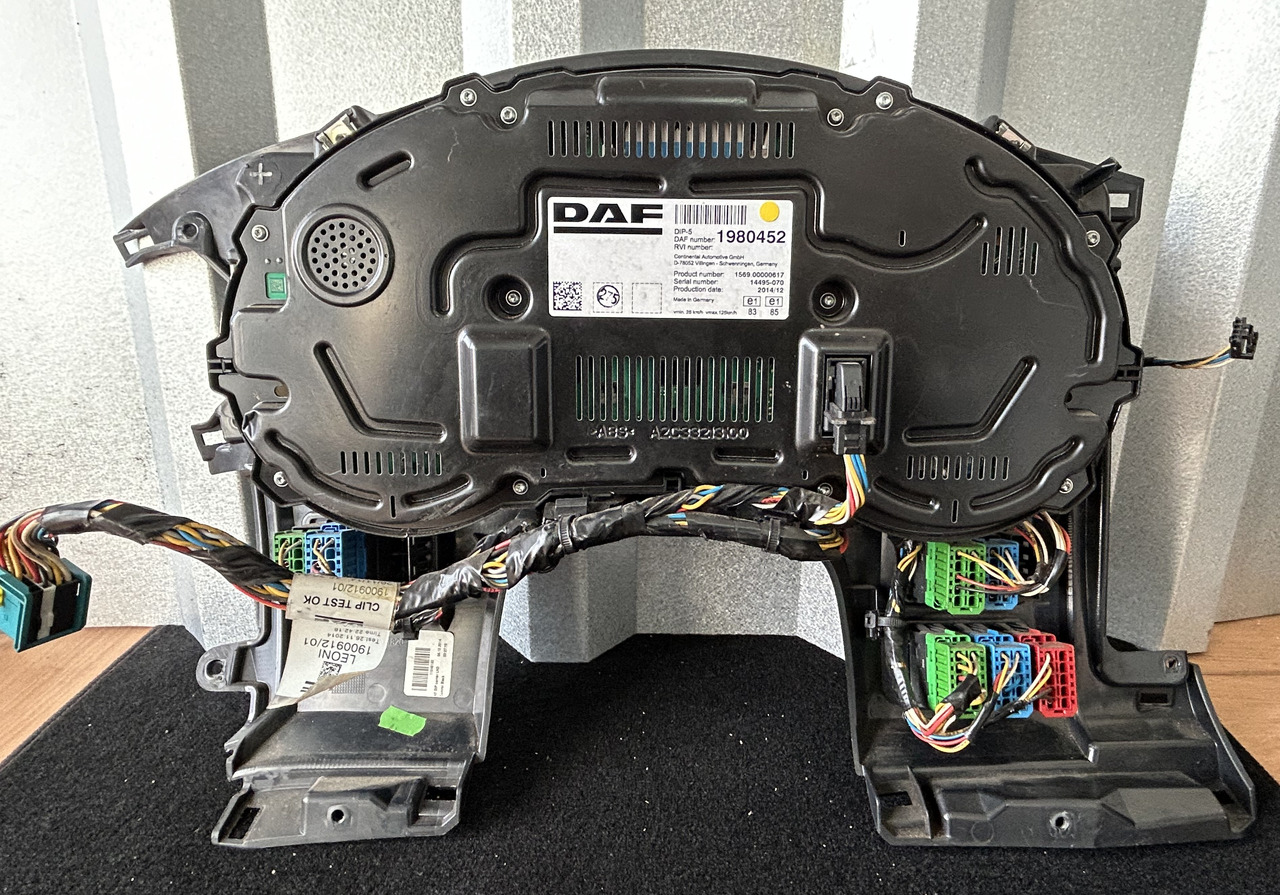 DAF COUNTER CLOCK + HARNESS + CONSOLE DAF XF 106 1980452 + 1900912 + 1951834 - Salpicadero: foto 2 DAF COUNTER CLOCK + HARNESS + CONSOLE DAF XF 106 1980452 + 1900912 + 1951834 - Salpicadero: foto 2