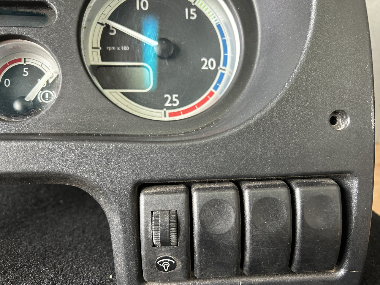 DAF COUNTER DAF XF 105 1789469 - Salpicadero: foto 3 DAF COUNTER DAF XF 105 1789469 - Salpicadero: foto 3