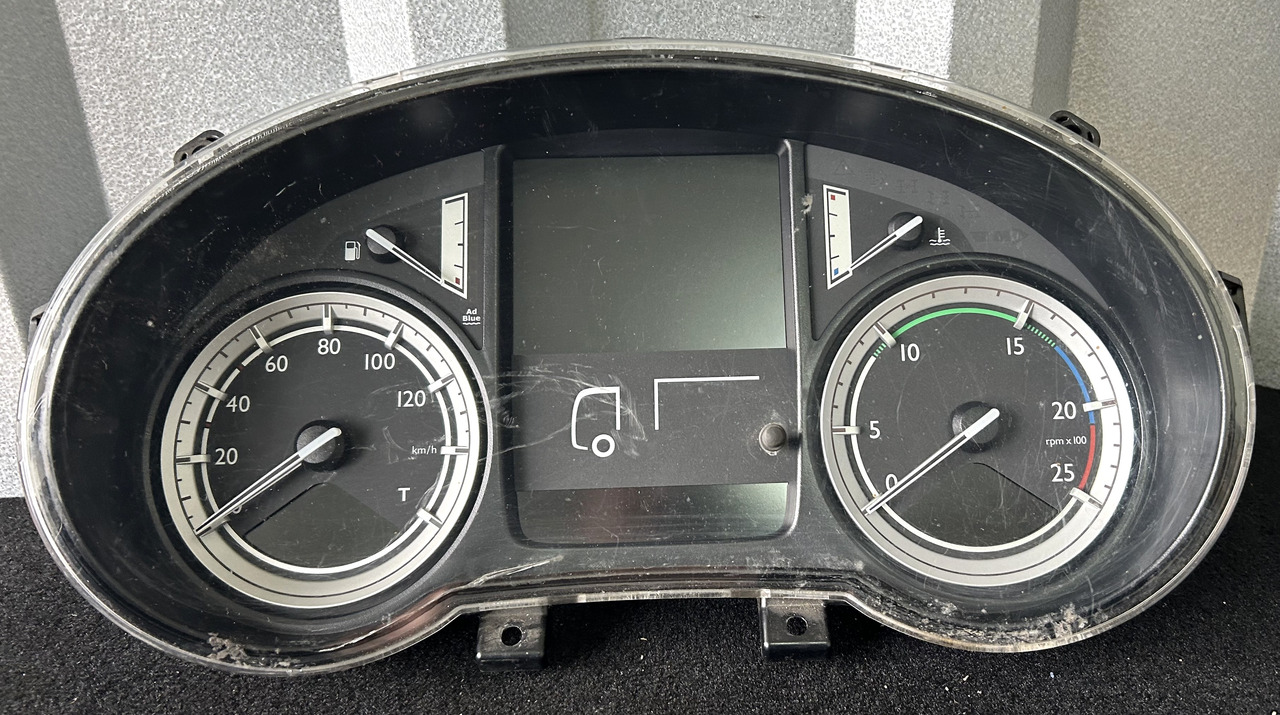 DAF DAF XF 106 CLOCK COUNTER 1952901 - Salpicadero: foto 1 DAF DAF XF 106 CLOCK COUNTER 1952901 - Salpicadero: foto 1