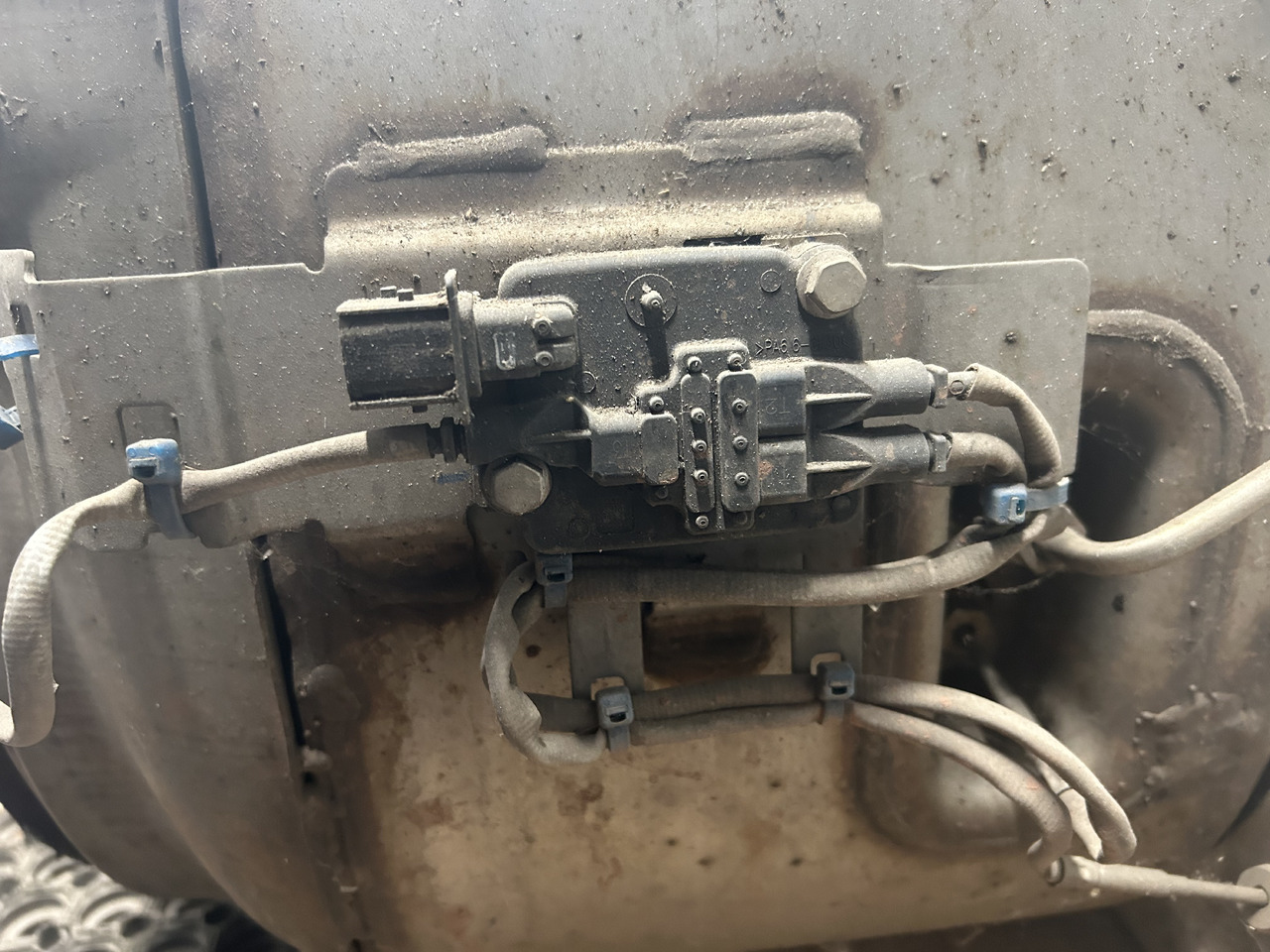 DAF DPF CATALYTIC CONVERTER DAF XF 106 - Convertidor catalítico: foto 4 DAF DPF CATALYTIC CONVERTER DAF XF 106 - Convertidor catalítico: foto 4