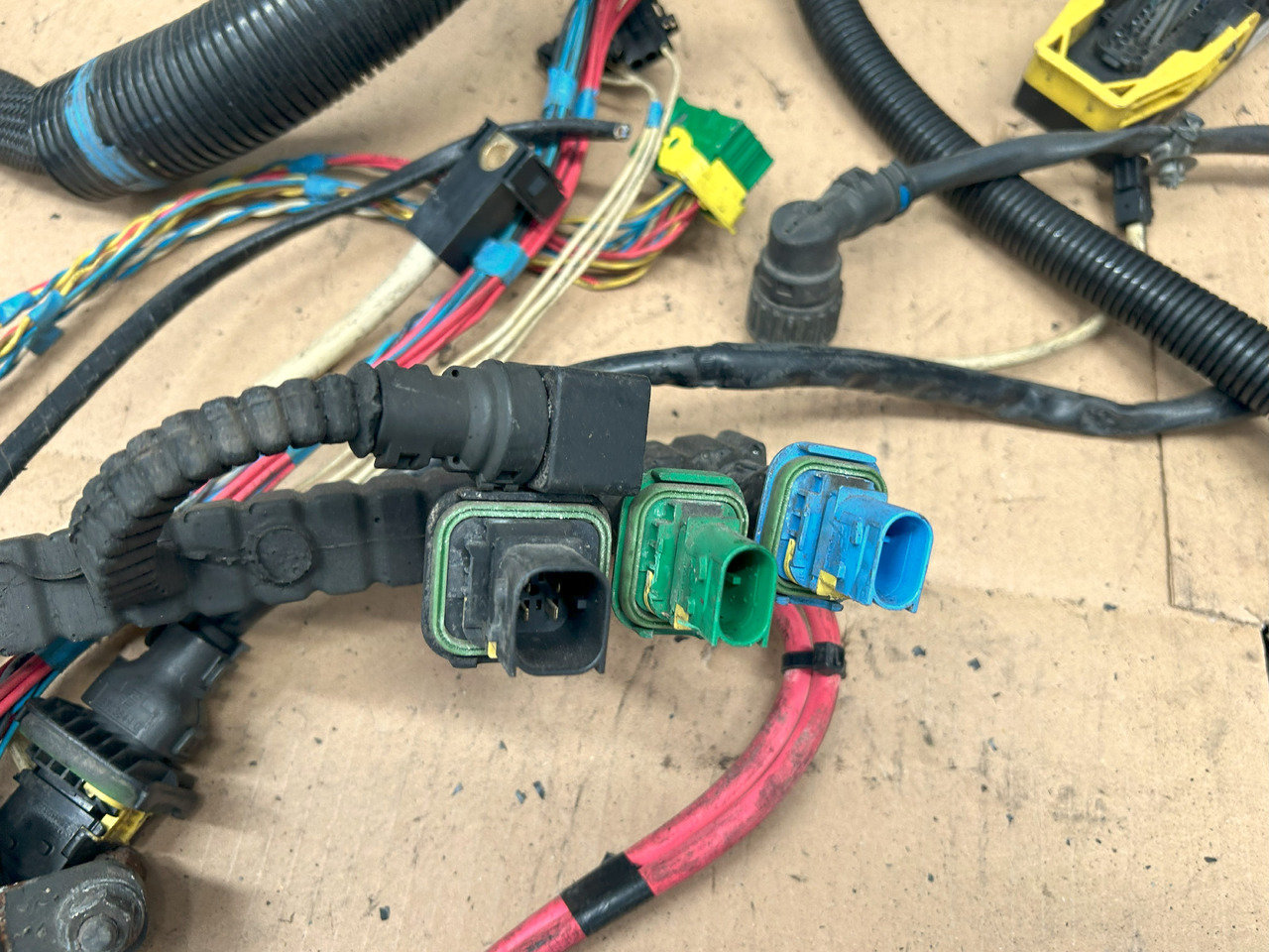 DAF XF 106 J3C ENGINE WIRING HARNESS - Cables/ Alambres: foto 2 DAF XF 106 J3C ENGINE WIRING HARNESS - Cables/ Alambres: foto 2