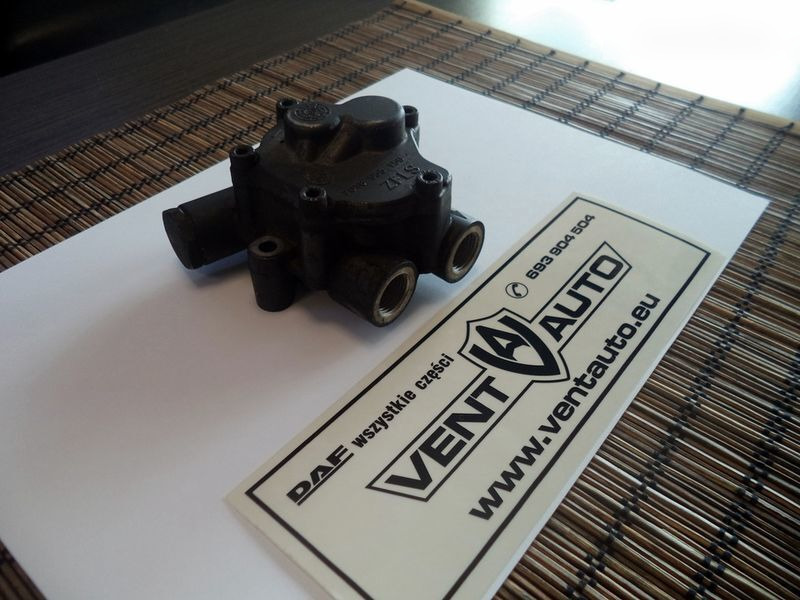 DAF ZF Kraftstoffpumpe ZF 7018955150 DAF XF 105 truck - Bomba de combustible para Camión: foto 2 DAF ZF Kraftstoffpumpe ZF 7018955150 DAF XF 105 truck - Bomba de combustible para Camión: foto 2