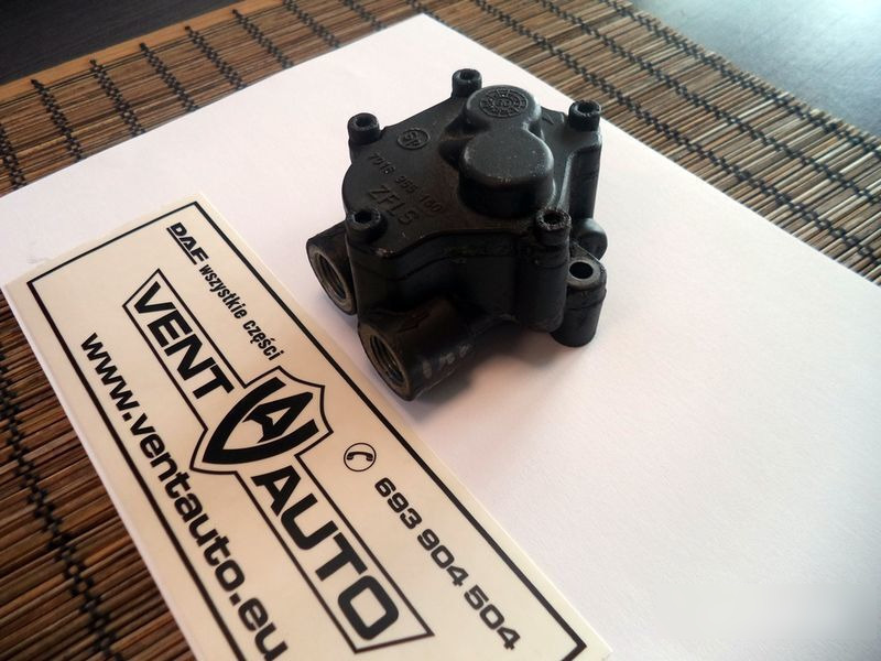 DAF ZF Kraftstoffpumpe ZF 7018955150 DAF XF 105 truck - Bomba de combustible para Camión: foto 3 DAF ZF Kraftstoffpumpe ZF 7018955150 DAF XF 105 truck - Bomba de combustible para Camión: foto 3