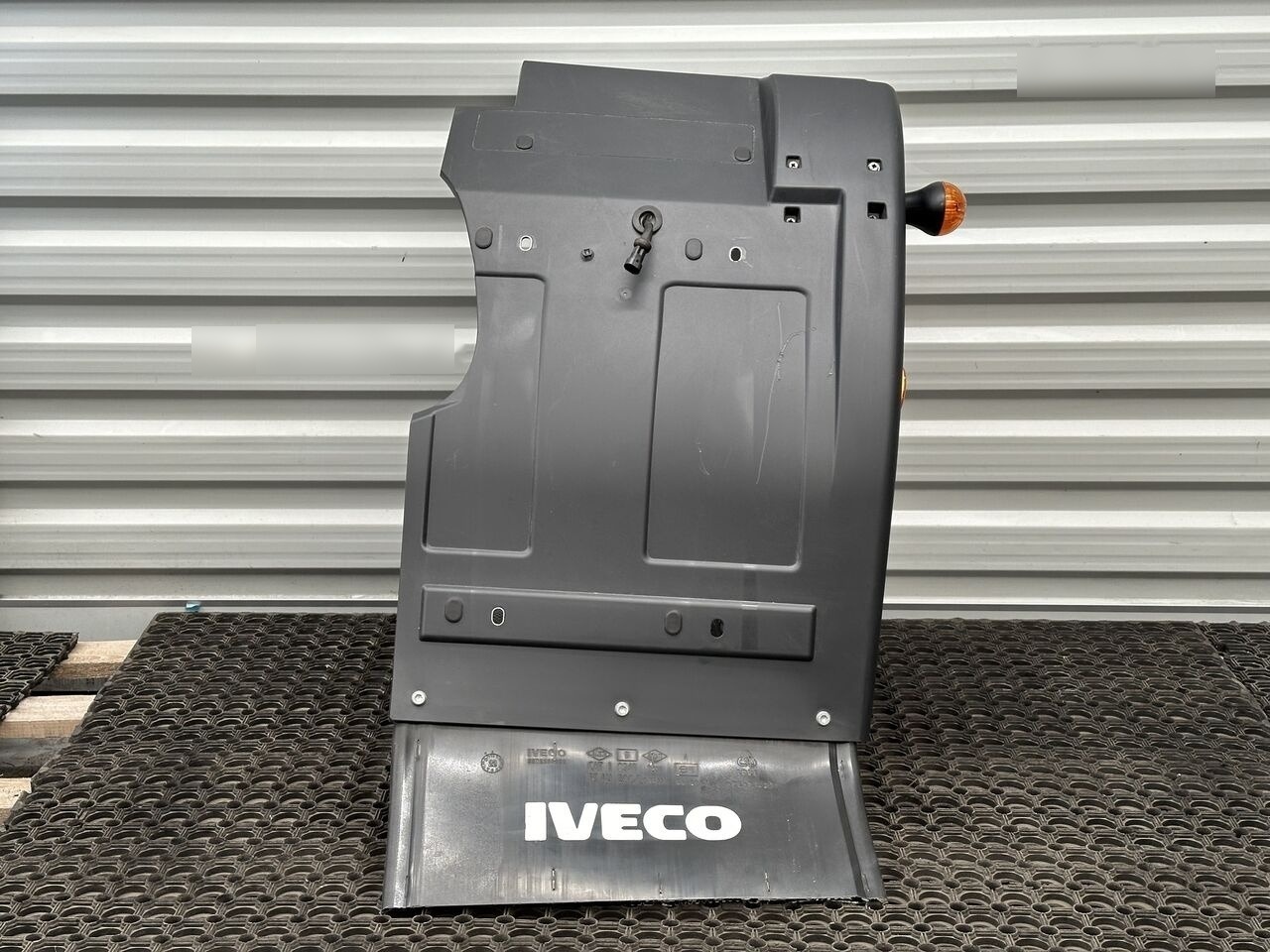 IVECO EUROCARGO 5801551254 IVECO 5801551254 R - Guardabarros para Camión: foto 1 IVECO EUROCARGO 5801551254 IVECO 5801551254 R - Guardabarros para Camión: foto 1