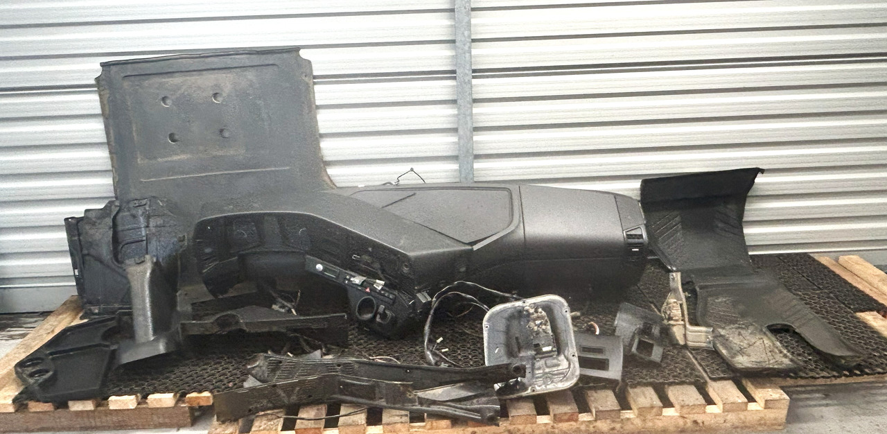 MERCEDES-BENZ KOMPLETNA PRZEKŁADKA WNĘTRZA - DESKA KONSOLA DO ANGLIKA MERCEDES AROCS MP4 - Cabina: foto 1 MERCEDES-BENZ KOMPLETNA PRZEKŁADKA WNĘTRZA - DESKA KONSOLA DO ANGLIKA MERCEDES AROCS MP4 - Cabina: foto 1