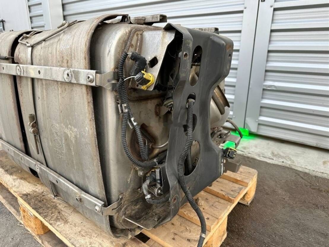 Mercedes-Benz ACTROS MP4 A0084902212 truck - Convertidor catalítico para Camión: foto 5 Mercedes-Benz ACTROS MP4 A0084902212 truck - Convertidor catalítico para Camión: foto 5