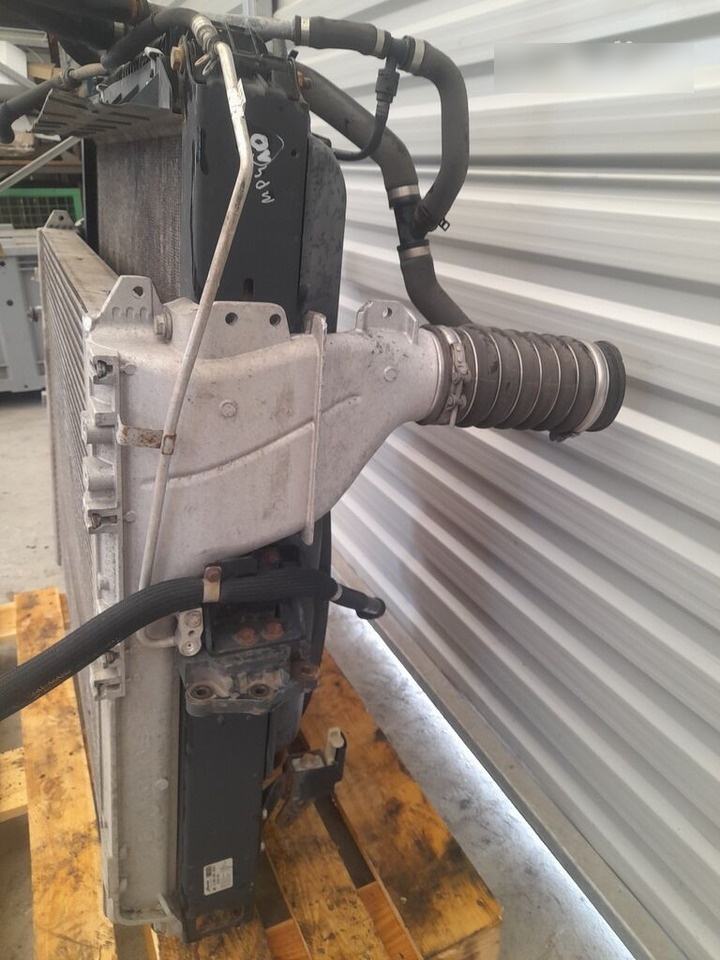 Mercedes-Benz ACTROS MP4 A9605000002 / A9605003601 Mercedes-Benz truck - Radiador para Camión: foto 2 Mercedes-Benz ACTROS MP4 A9605000002 / A9605003601 Mercedes-Benz truck - Radiador para Camión: foto 2