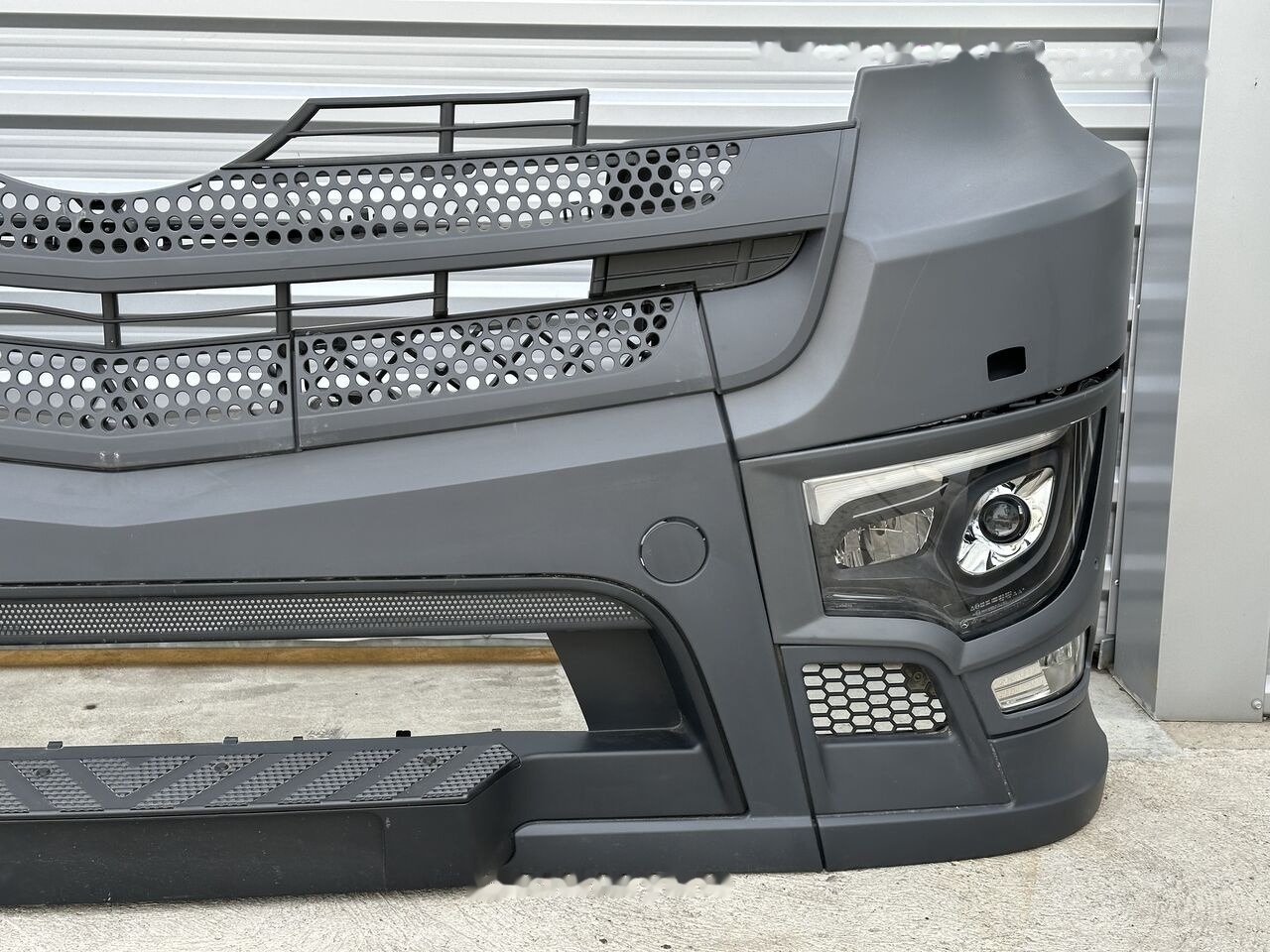 Mercedes-Benz ACTROS MP4 MP5 A9618203159 A9618203059 Mercedes-Benz A 9608801690 A9618203159 A9618203059 - Parachoques para Camión: foto 4 Mercedes-Benz ACTROS MP4 MP5 A9618203159 A9618203059 Mercedes-Benz A 9608801690 A9618203159 A9618203059 - Parachoques para Camión: foto 4