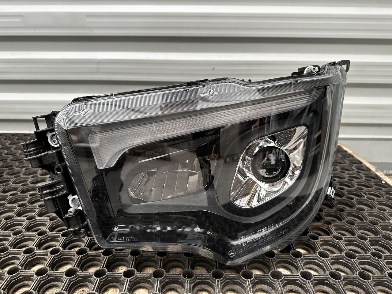 Mercedes-Benz LED ACTROS AROCS MP5 Mercedes-Benz ACTROS MP4 - Faro delantero para Camión: foto 2 Mercedes-Benz LED ACTROS AROCS MP5 Mercedes-Benz ACTROS MP4 - Faro delantero para Camión: foto 2