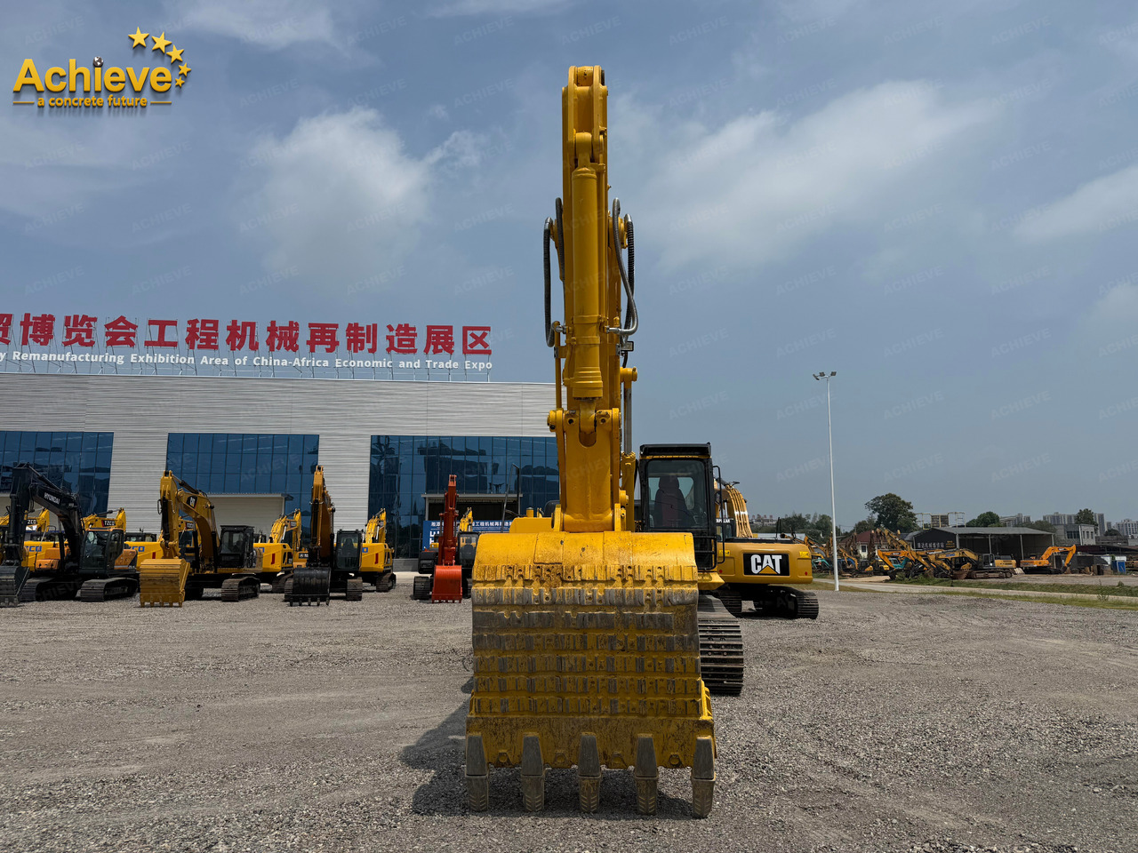 Komatsu hydraulic excavator PC300-8M0 187 /1950KW/rpm 1.4-2.0m³ 32000kg Remanufactured【ACHIEVE】 TOP CONDITION!!! - Excavadora de cadenas: foto 4 Komatsu hydraulic excavator PC300-8M0 187 /1950KW/rpm 1.4-2.0m³ 32000kg Remanufactured【ACHIEVE】 TOP CONDITION!!! - Excavadora de cadenas: foto 4
