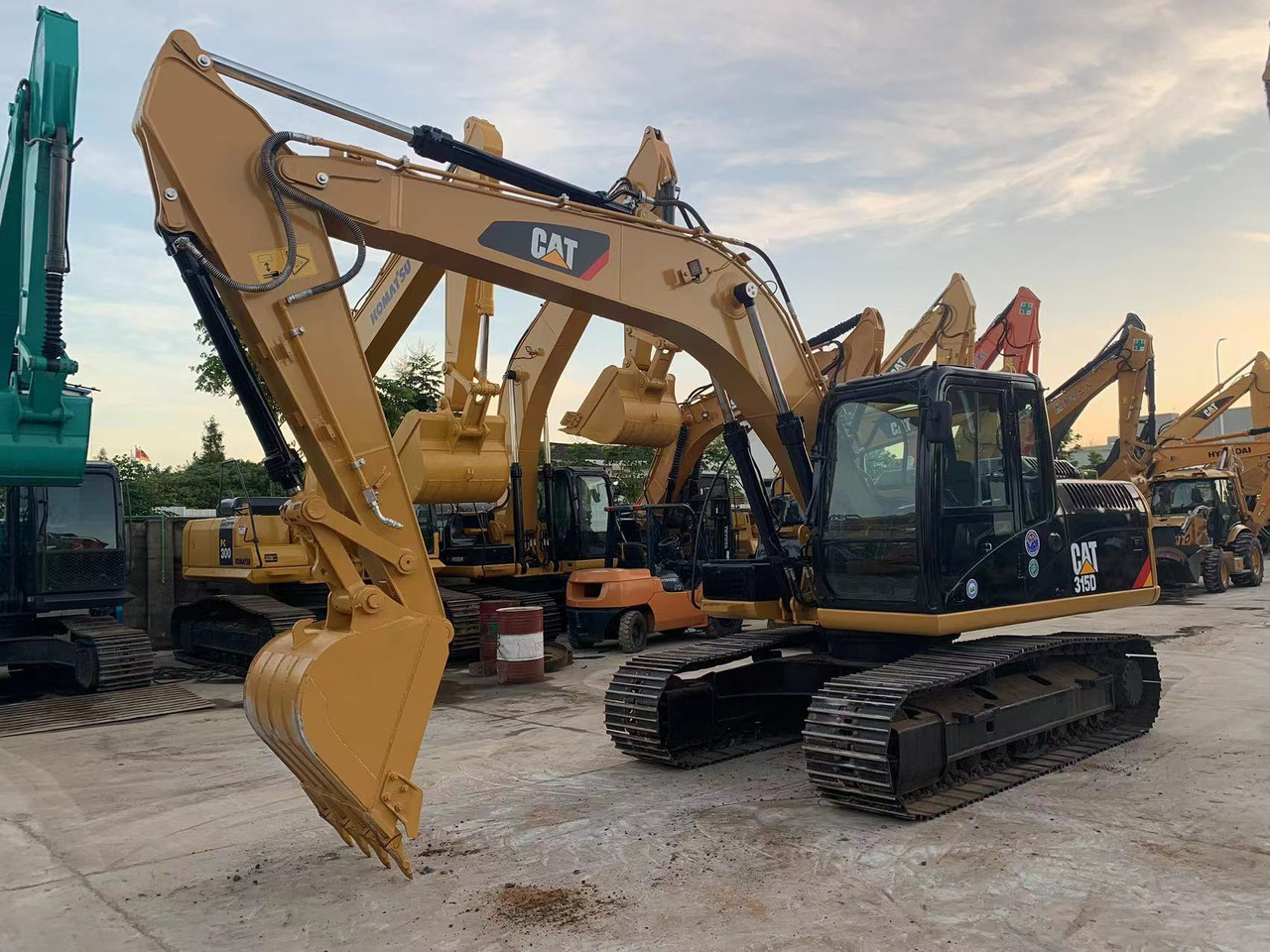CATERPILLAR Used Excavator CAT 315D 91 kW (122 HP) C4.2 ACERT Engine, 0.8 m³ Bucket, 17,450 kg Operating Weight & Dimensions - Excavadora de cadenas: foto 1 CATERPILLAR Used Excavator CAT 315D 91 kW (122 HP) C4.2 ACERT Engine, 0.8 m³ Bucket, 17,450 kg Operating Weight & Dimensions - Excavadora de cadenas: foto 1