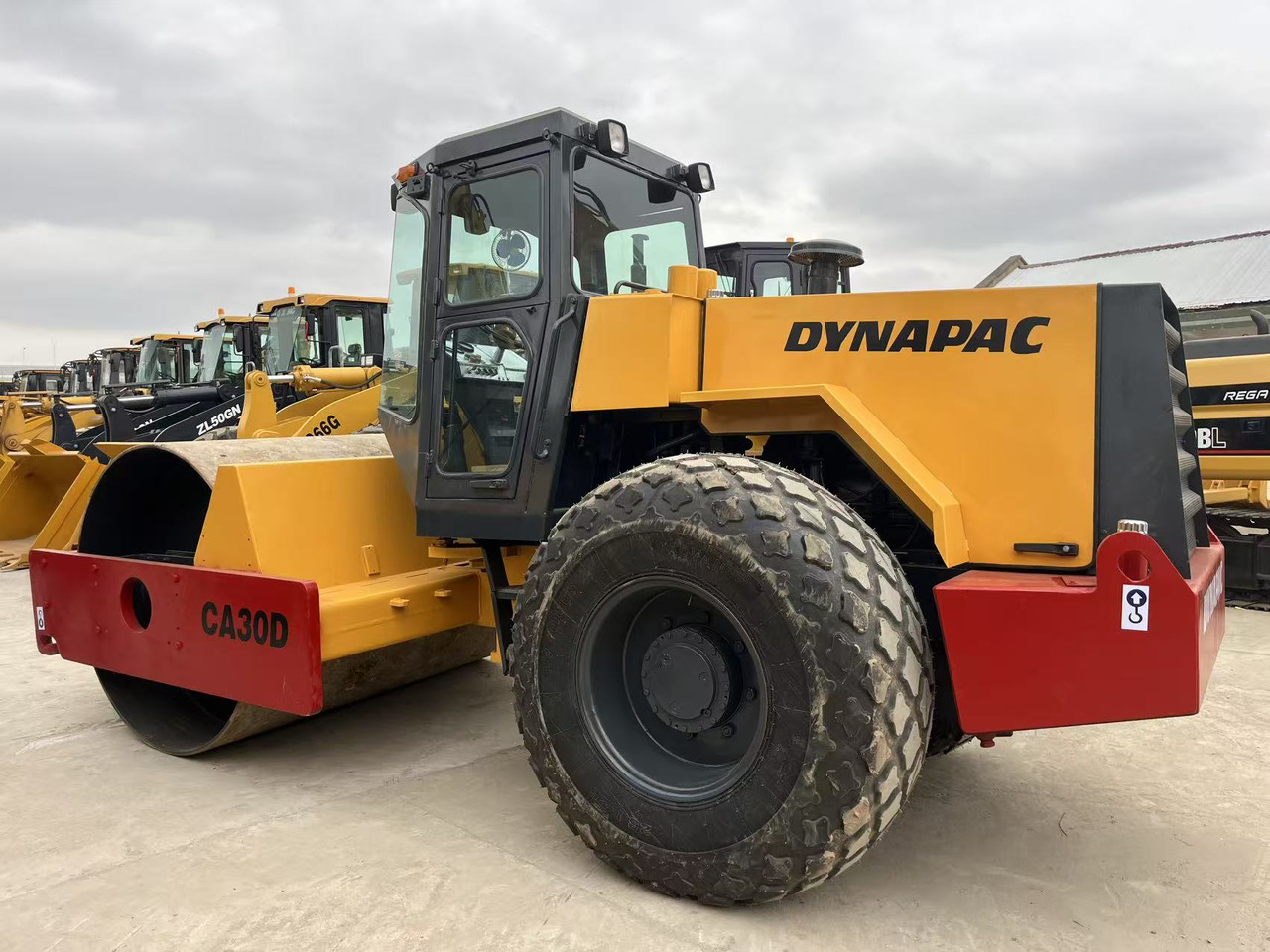 Dynapac Vibratory Road roller CA30D, CA25D Good Price on Sale - Apisonadora de asfalto: foto 1 Dynapac Vibratory Road roller CA30D, CA25D Good Price on Sale - Apisonadora de asfalto: foto 1