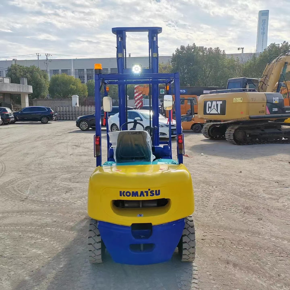 Komatsu 3 ton Diesel Forklift FD30 with Double High Mast - Carretilla elevadora diésel: foto 1 Komatsu 3 ton Diesel Forklift FD30 with Double High Mast - Carretilla elevadora diésel: foto 1