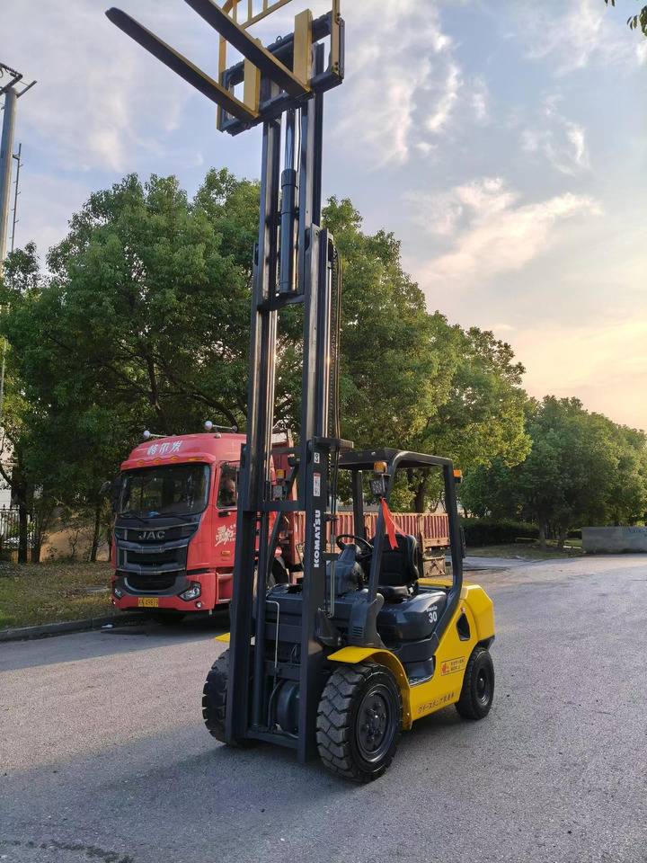 Komatsu Forklift 3 ton Capacity FD30-15, FD30-16, FD30-17 - Carretilla elevadora diésel: foto 3 Komatsu Forklift 3 ton Capacity FD30-15, FD30-16, FD30-17 - Carretilla elevadora diésel: foto 3