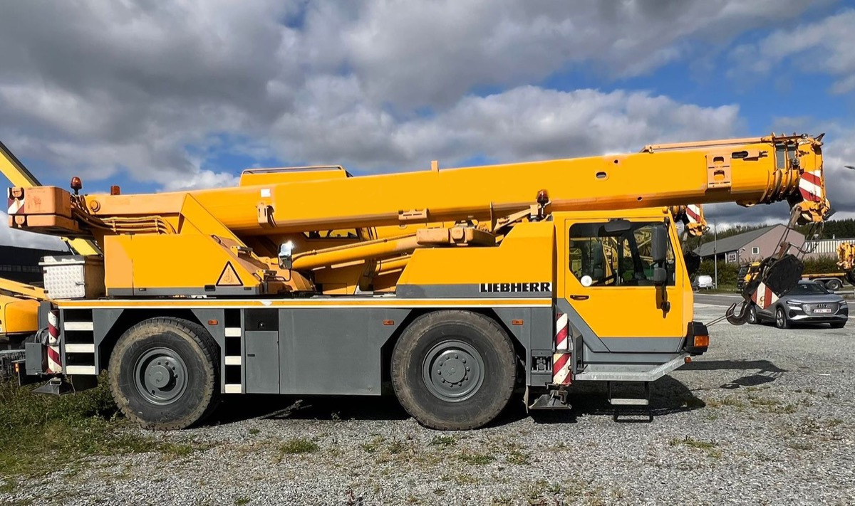 LIEBHERR LTM 1030/2 - Grúa todo terreno: foto 2 LIEBHERR LTM 1030/2 - Grúa todo terreno: foto 2