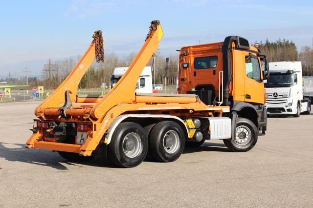 Mercedes-Benz Arocs 3353K ABSETZER - Camión portacontenedor de cadenas: foto 5 Mercedes-Benz Arocs 3353K ABSETZER - Camión portacontenedor de cadenas: foto 5