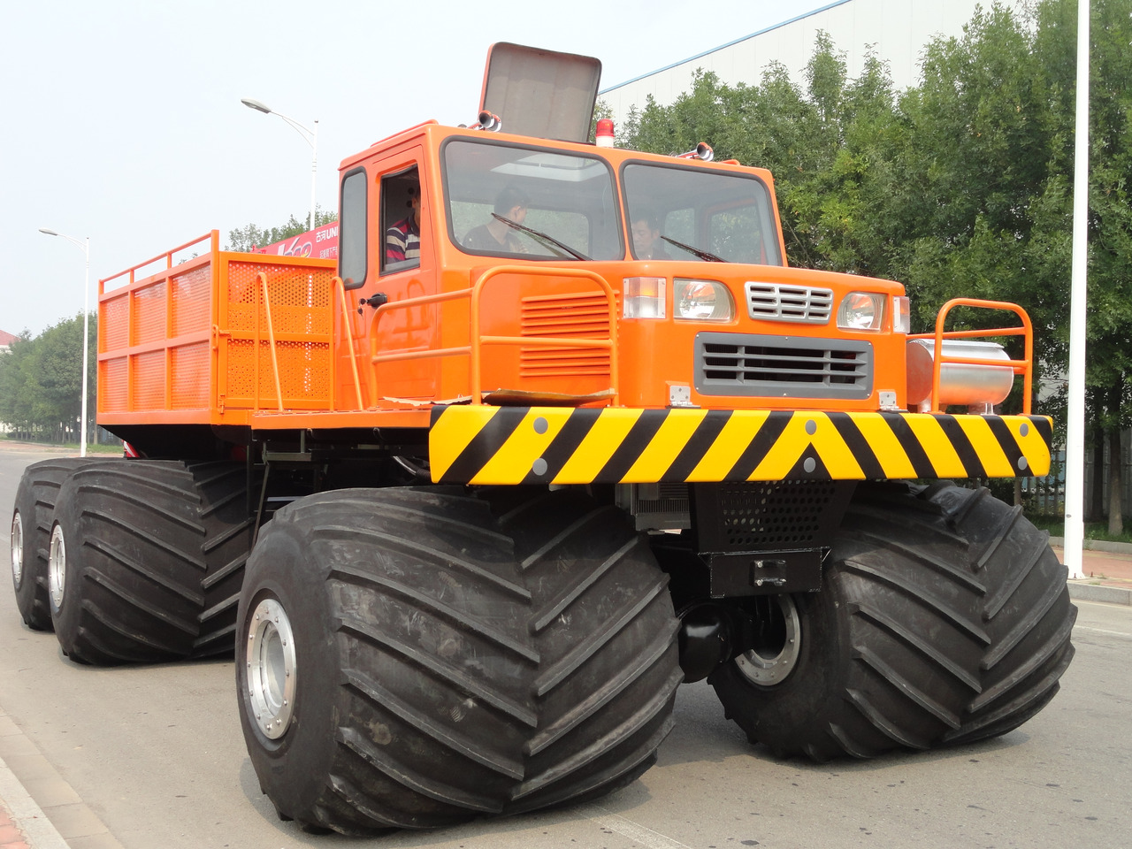Equipo de apoyo en tierra Amphibious truck Swamp truck  Used for: swamps, beaches, rivers, wetland material transportation, rescue and oil exploration: foto 6