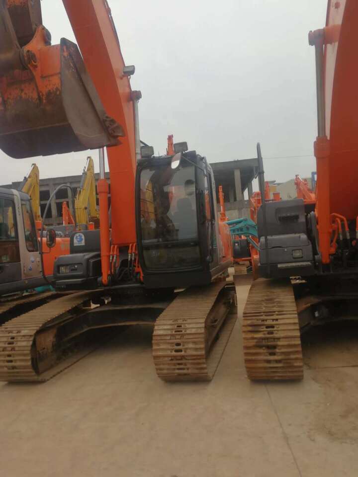 Excavadora de cadenas Hitachi ZX200: foto 1