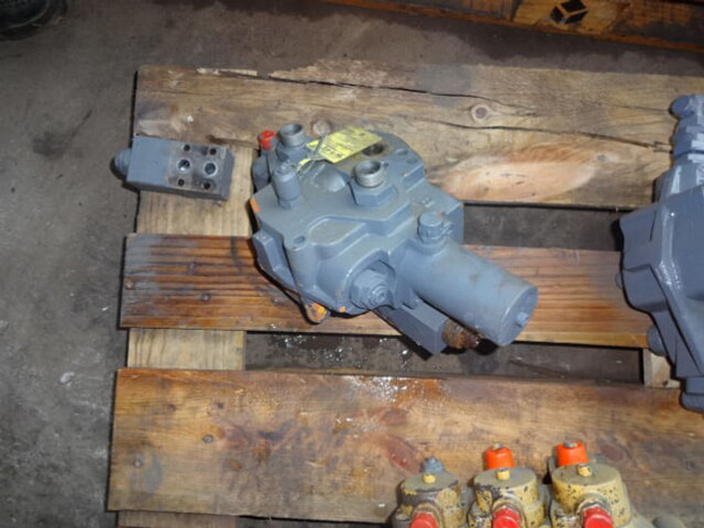 Liebherr Control Block - Válvula: foto 1 Liebherr Control Block - Válvula: foto 1